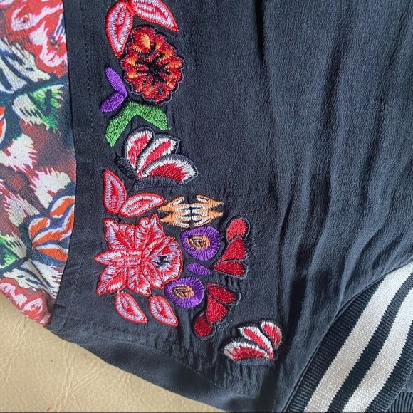 REBECCA MINKOFF sz 0 Black Bomber Jacket Floral Sleeves Silk - Picture 9 of 9